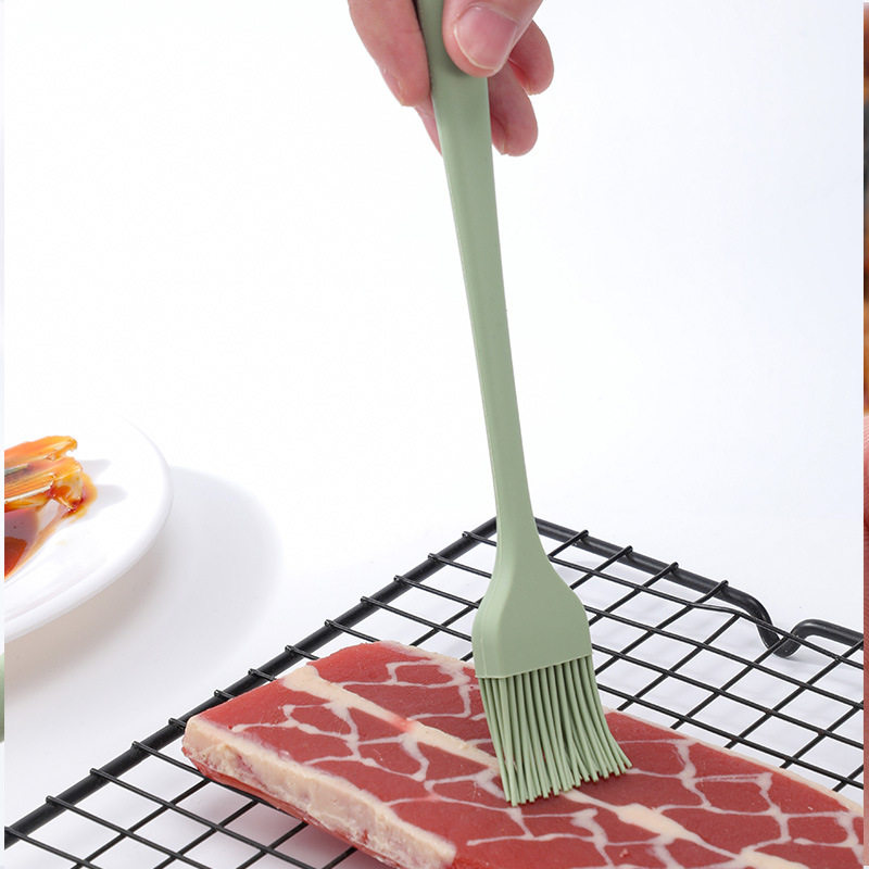Silicone all-inclusive oil brush Silicone small size large oil brush baking oil brush barbecue oil brush utensils silicone oil brush