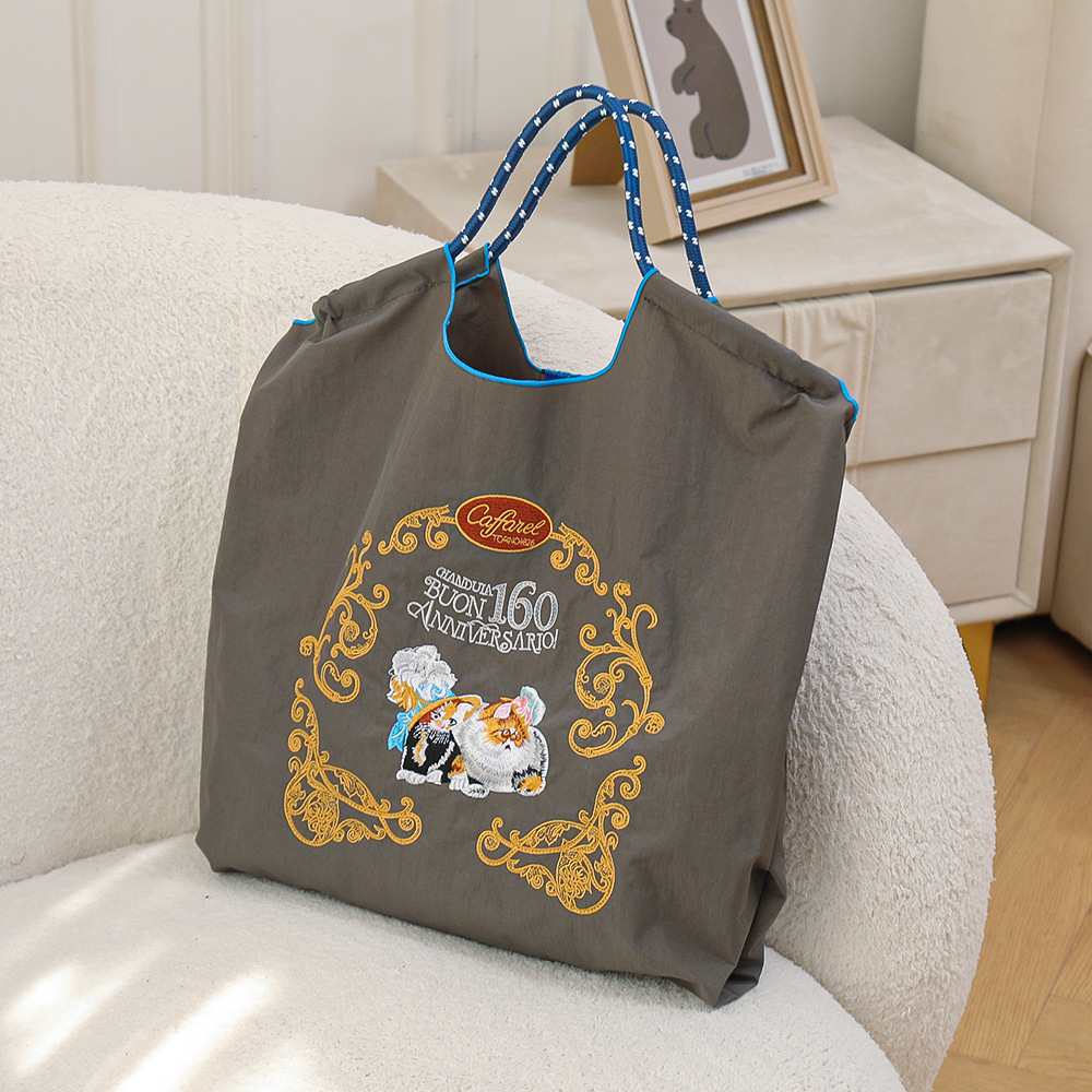 ダークグレー・貴族猫