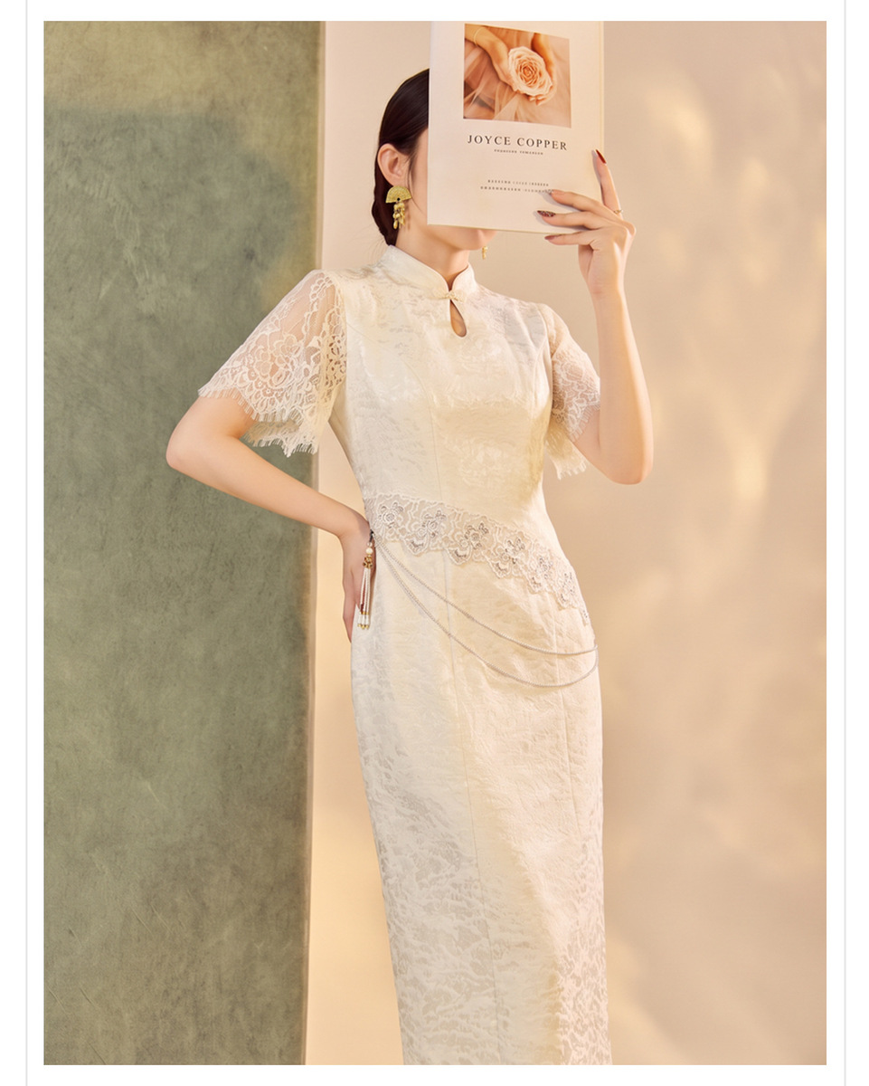 Bộ áo dài cách tân dáng ôm họa tiết hoa dệt jacquard kèm khăn choàng ngọc trai tháo rời — Vân kiều, Váy liền, Bộ
