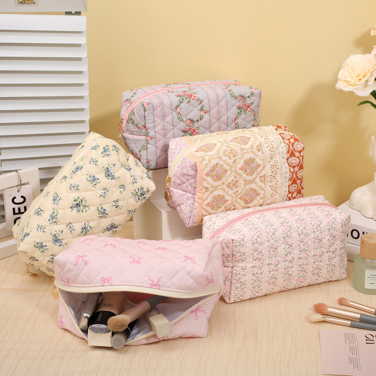 Floral Quilted Cosmetic Bag Women Portable Lipstick Makeup Brush Storage Bag Earphone Data Cable Wallet Student Pencil Case
