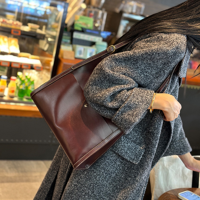 (Mới) Mã A1061 Giá 1220K: Túi Đeo Vai Nữ Gutda Hàng Mùa Hè Túi Ví Nữ Chất Liệu Da Bò G04 Sản Phẩm Mới, (Miễn Phí Vận Chuyển Toàn Quốc).