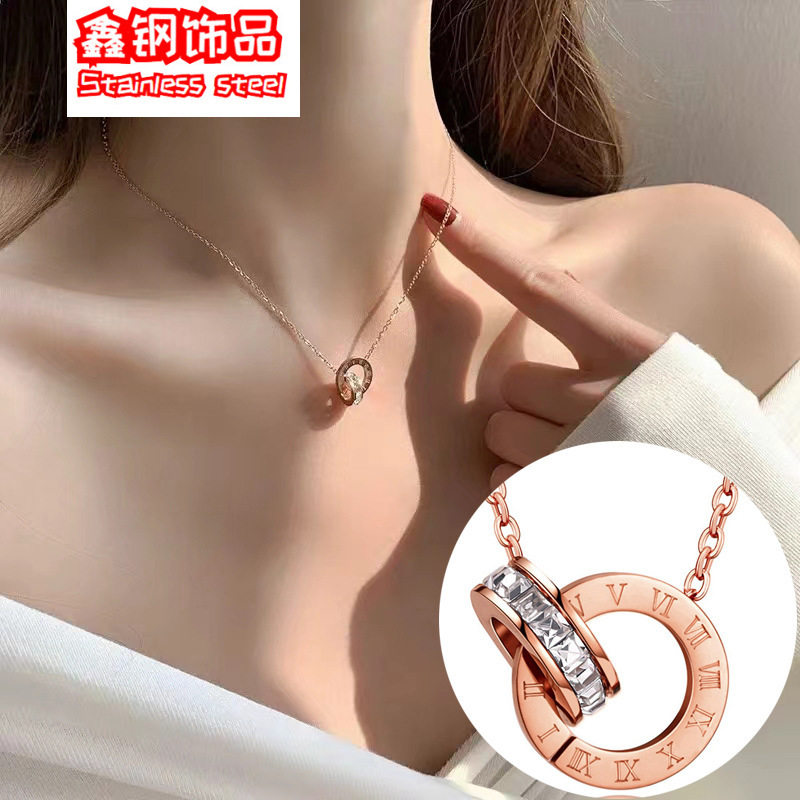 Niche Luxury Design Collarbone Chain, Simple and Versatile Roman Double-Ring Necklace, 18K Rose Gold Titanium Steel Accessory Pendant