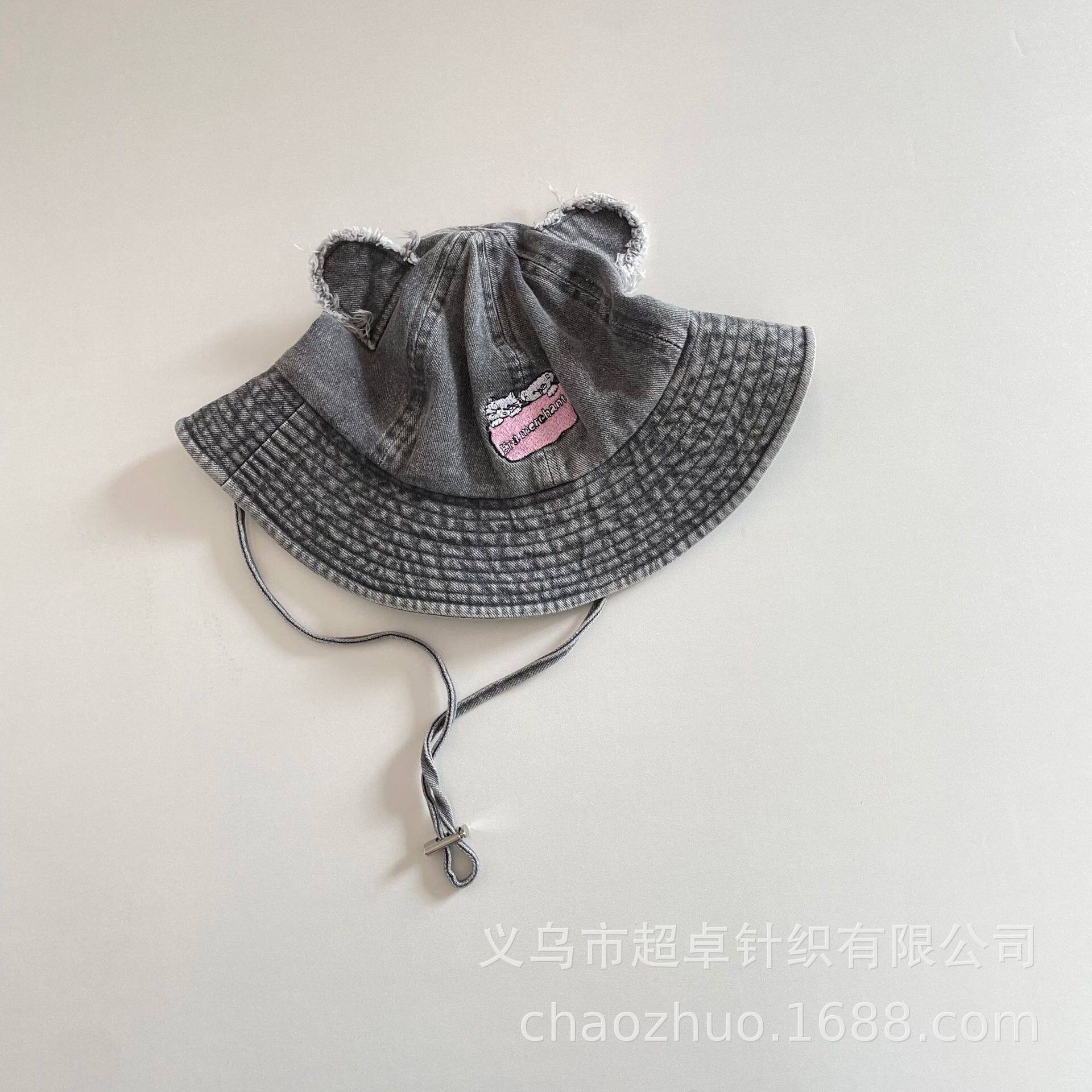 濃い灰色