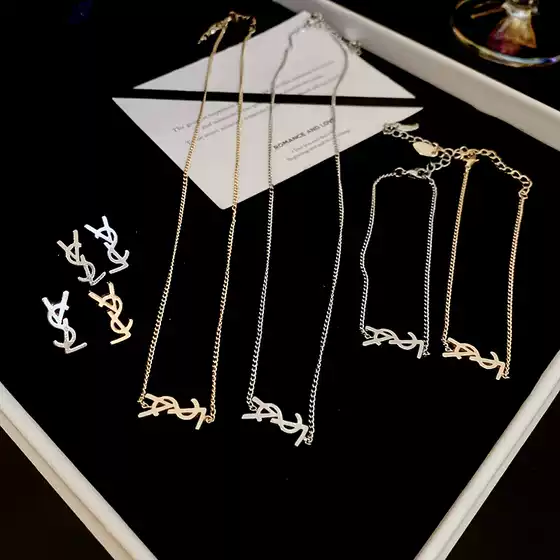 Casual Metallic Letter Chain Clavicle Necklace Fashion Popular Work Clothing Elegant Niche High-End Versatile Necklace for Women