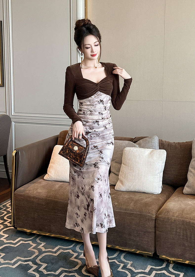 Đầm nhung cổ vuông dài tay ôm body phong cách cổ điển — Màu cà phê