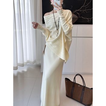 Beautiful Lady Suit Women's Suit Bat Sleeve Sweater Blouse Slimming Knitted Skirt Two-Piece Fashion Set