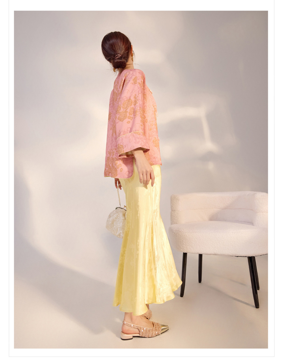 Set áo khoác jacquard dáng ngắn phối đầm hai dây cổ chữ V dài, họa tiết hoa thêu — Váy yếm (giao hàng trong 7 ngày), Áo Jacquard (giao hàng trong 7 ngày), Áo Jacquard (giao hàng trong ngày)