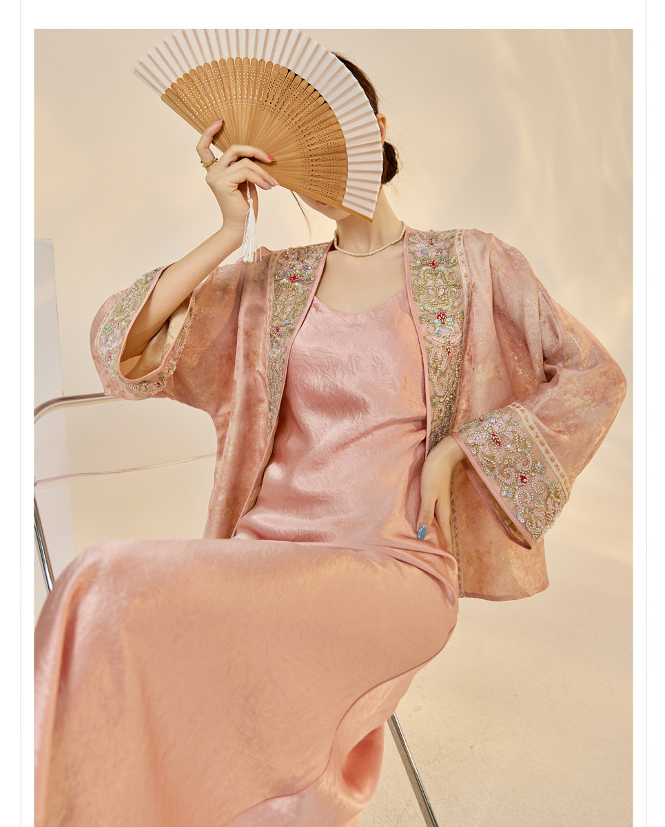 Áo khoác cardigan nữ thêu nổi cầu kỳ cổ chữ V dáng suông — Phấn phủ Peach Mist (giao hàng trong 7 ngày)
