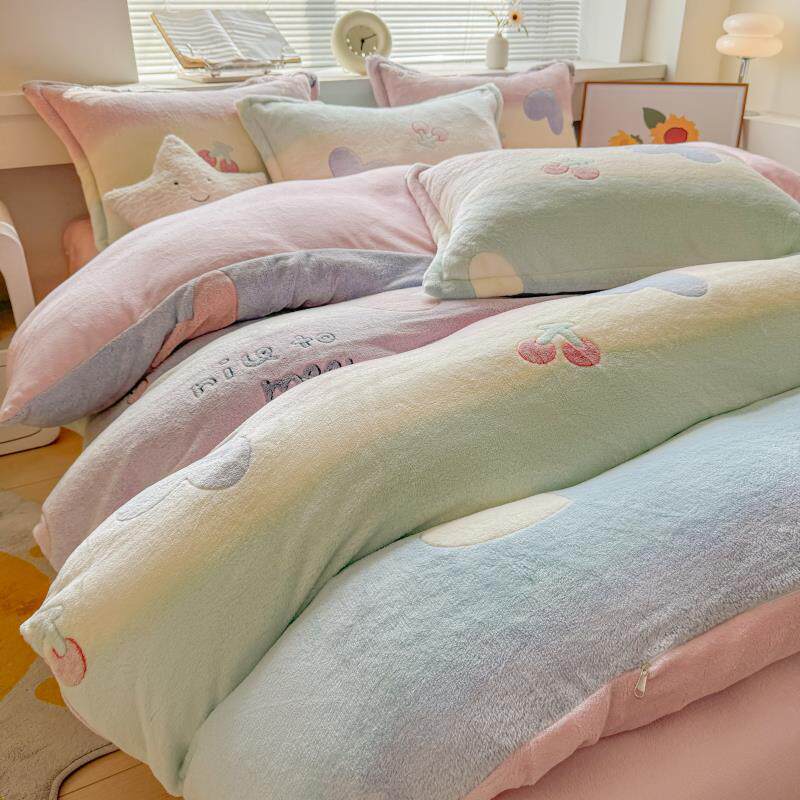 High-Density Milk Velvet Four-Piece Set for Supermarkets and Foreign Trade, Thickened and Warm for Winter Dormitory Use, Includes Three-Piece Bed Sheet and Duvet Cover