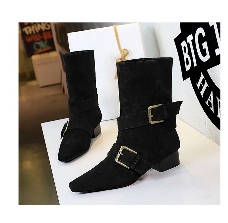 Boot nữ cổ trung mũi vuông khóa thắt lưng gót vừa phong cách retro — màu đen, nâu đậm, quả mơ