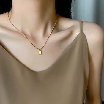 Small gold bar pendant necklace female fashion high sense ins simple clavicle chain titanium steel hip hop temperament chain fashion accessories