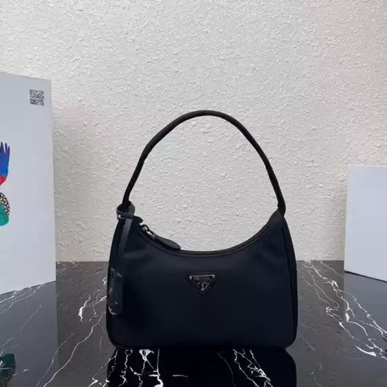 Prada Underarm Bag Hobo Kendall Jenner Style Baguette Bag New Nylon Handbag High-End Niche Waterproof Vintage