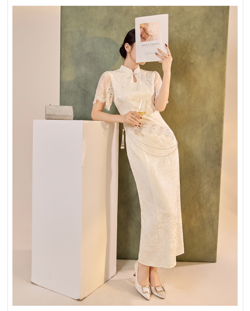 Bộ áo dài cách tân dáng ôm họa tiết hoa dệt jacquard kèm khăn choàng ngọc trai tháo rời — Vân kiều, Váy liền, Bộ