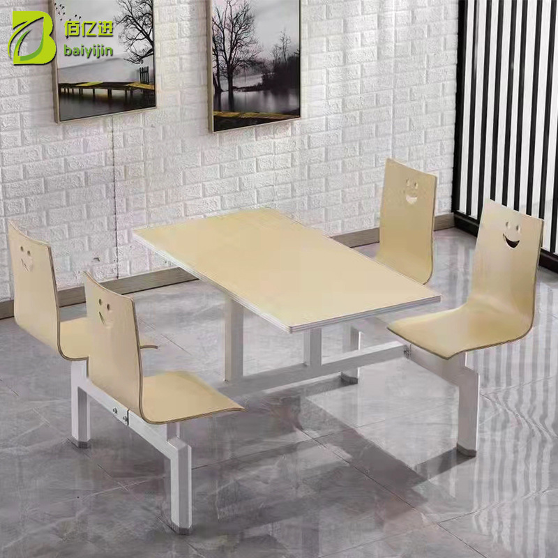 รวมกันที่เรียบง่ายโรงอาหารโต๊ะรับประทานอาหารและเก้าอี้ร้านน้...