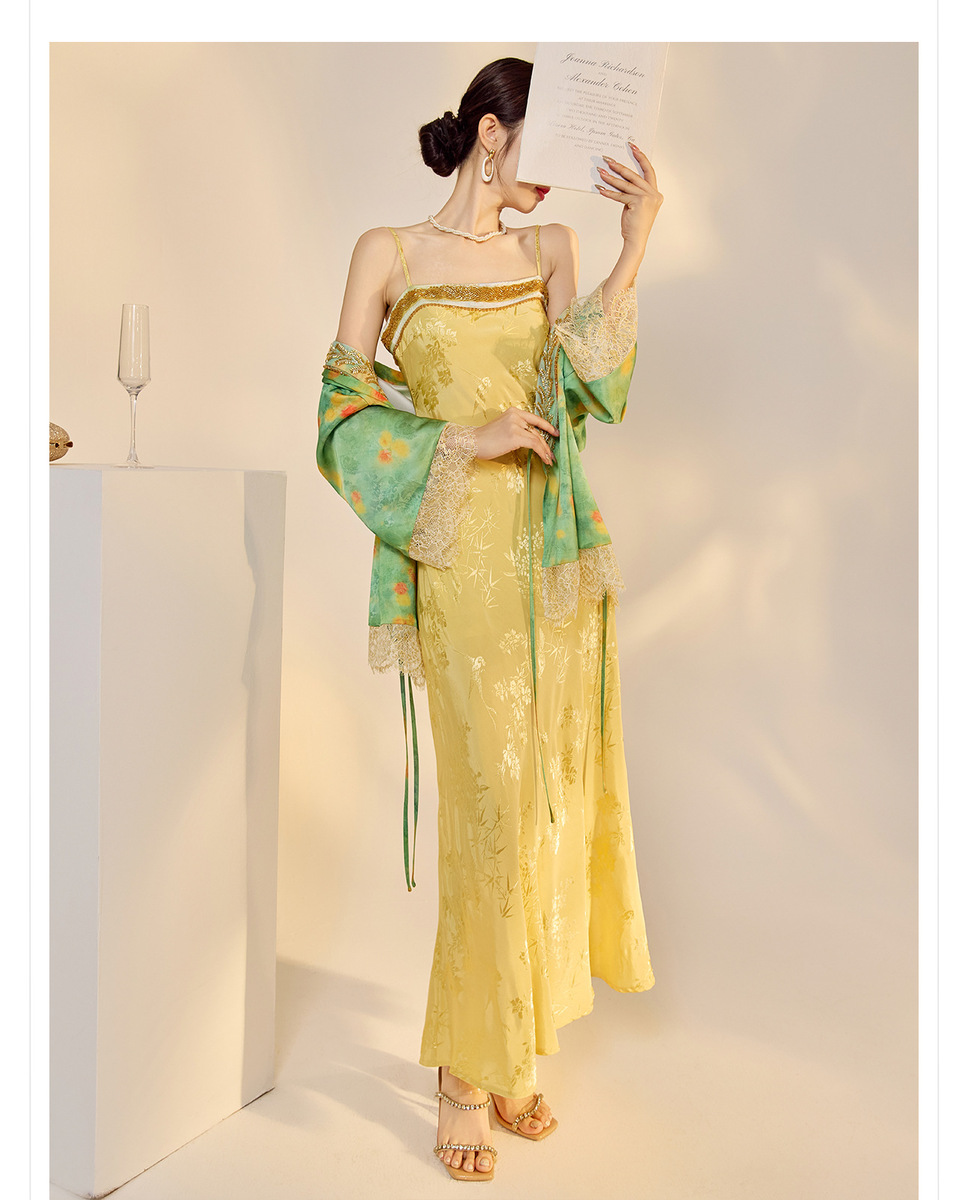 Set áo khoác cardigan thêu hoa kèm đầm hai dây dáng dài nữ — Váy hai dây