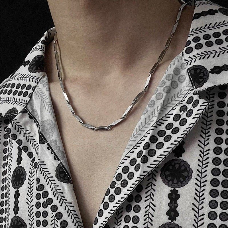 Niche design titanium steel melon seed chain necklace men's all-match light luxury Ins hip hop street style bamboo leaf clavicle chain