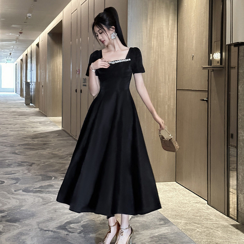 Đầm maxi nữ cổ vuông tay ngắn dáng chữ A cao eo — [Màu đen]