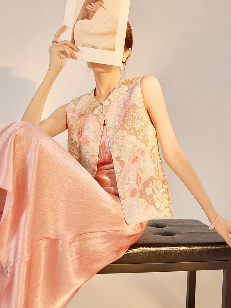 Áo vest nữ dáng gile thêu hoa cúc tơ tằm cao cấp — Áo vest màu hồng mơ (giao hàng trong 7 ngày), Áo vest màu hồng mơ (giao hàng trong ngày)