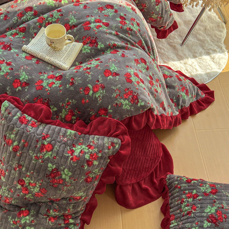 French Retro Milk Velvet Bed Cover Lace Four-Piece Winter Wedding Red Coral Velvet Quilt Cover Plus Cotton Bed Sheetss