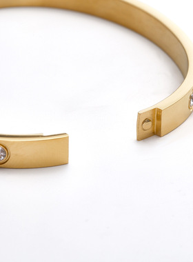 钛钢手镯情侣卡扣满天星手环