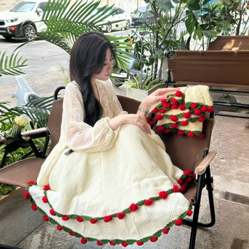 Finished Rose Bouquet Blanket, Creative Weaving, Valentine's Day Gift for Best Friend and Girlfriend, Flower Shawl, Nap Wool