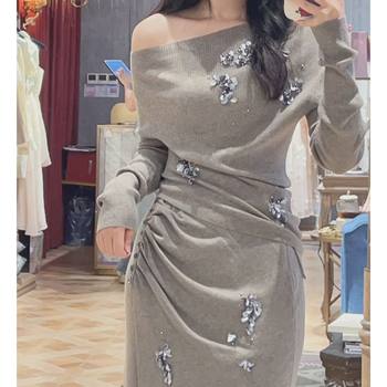 [Two-Piece Set] Slanted Shoulder Slim Casual Fashion Slimming Look Top Pullover Knitwear + Skirt Suit for Women