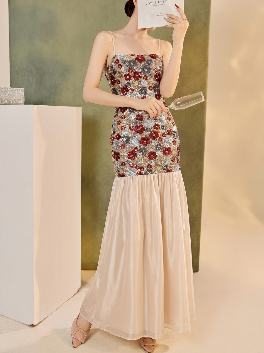 Bộ đầm hai dây thêu hoa kèm khăn choàng cardigan dáng dài — Khăn choàng màu be (giao hàng trong 7 ngày), Váy hai dây (giao hàng trong 7 ngày), Váy hai dây (giao hàng trong ngày), Bộ sản phẩm (giao hàng trong 7 ngày)