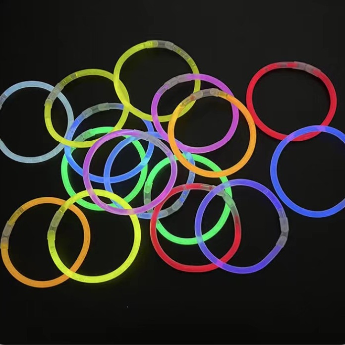 荧光棒手环100支桶装演唱会闪光棒发光玩具一次性荧光棒厂家批发