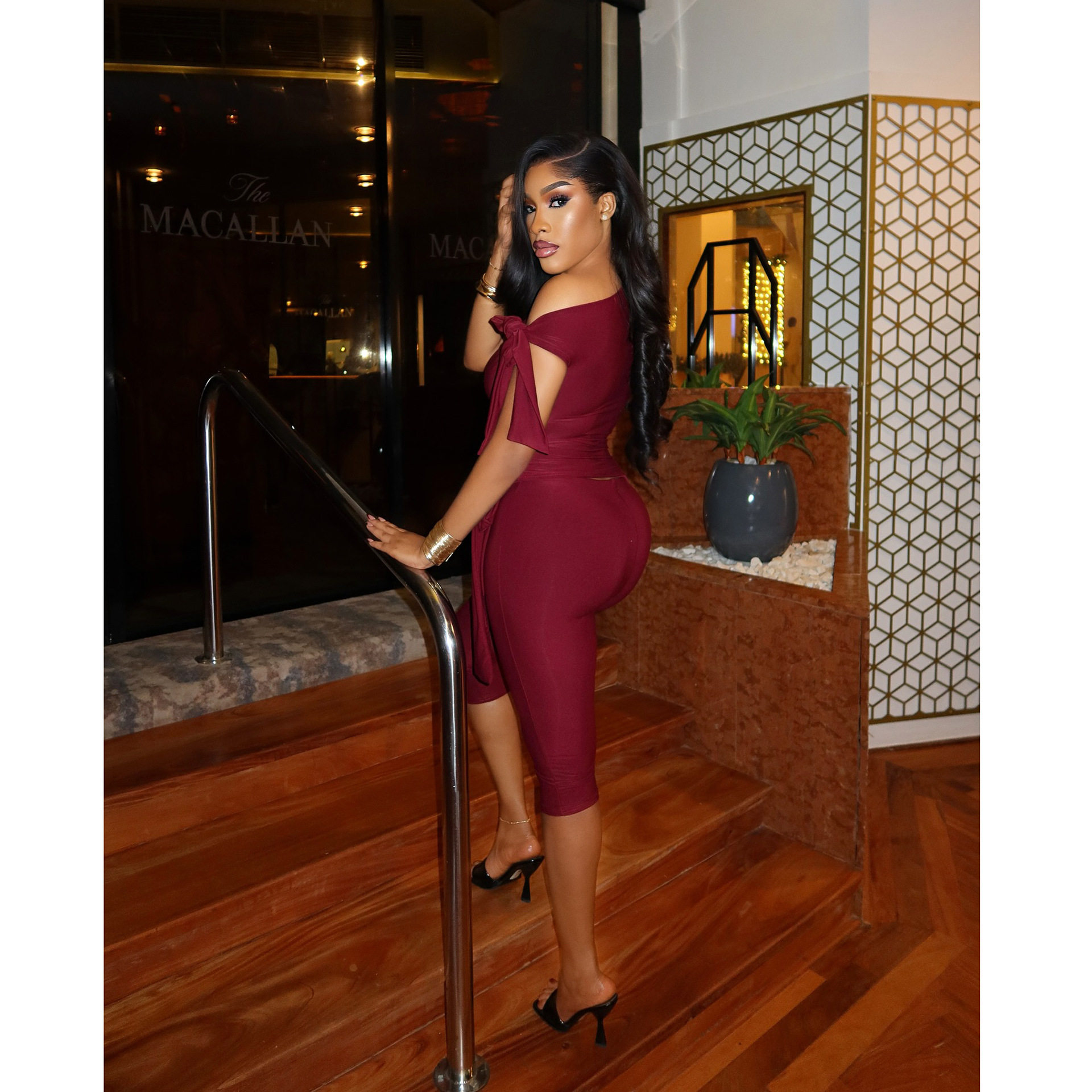 欧美女装2025夏季新款跨境斜肩绑带休闲时尚纯色套装