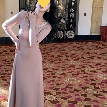 2025 Autumn and Winter New Popular Dopamine Dress Style Covering Belly, Fresh and Slimming Look Elegant Bottoming Long-Sleeved Long Skirt for Women