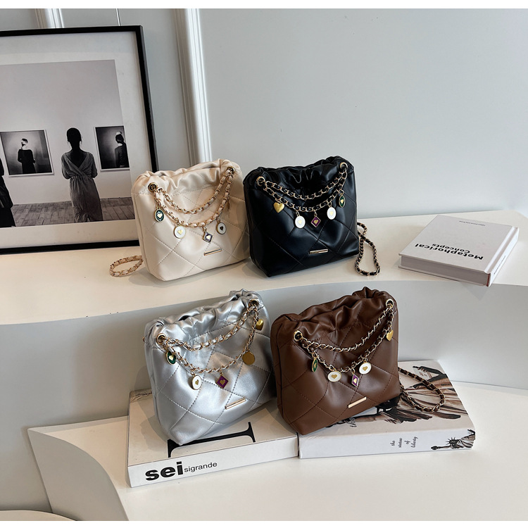 O1CN01wp0AwI231p2jRaBlx !!2217602547196 0 cib