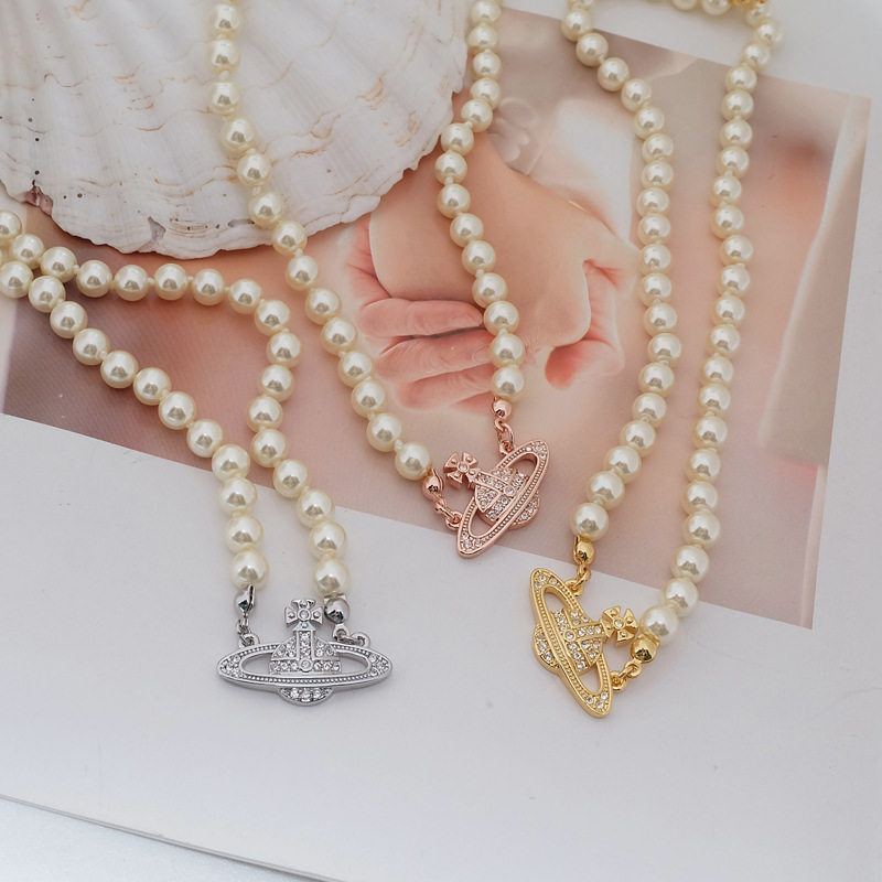 Queen Mother Classic Temperament One Layer Saturn Pearl Necklace with LOGO Lobster Buckle Wholesale