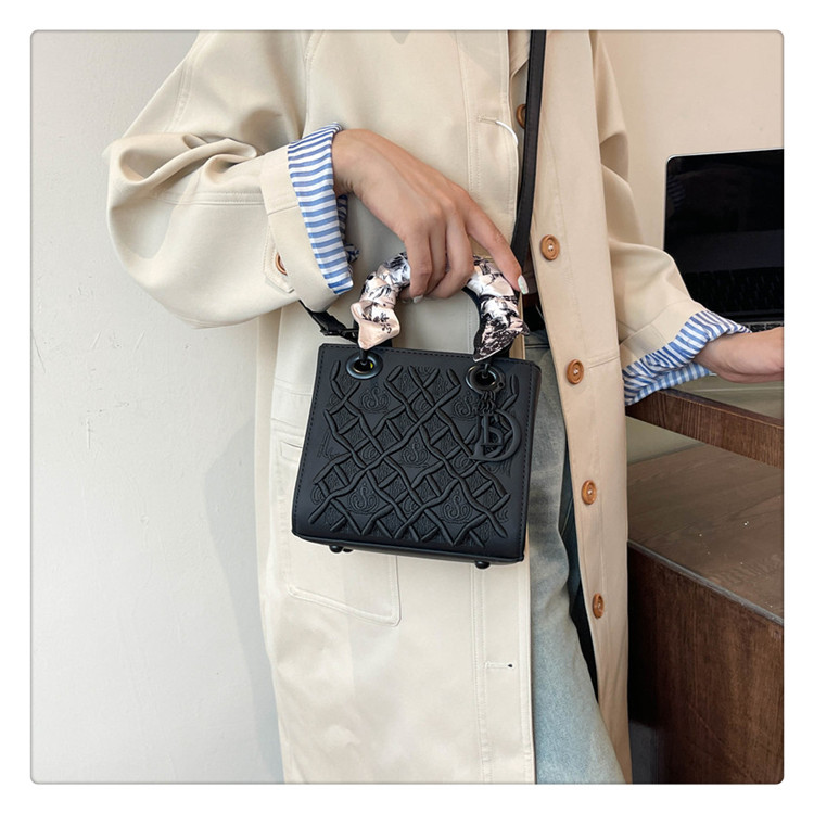 High-end Light Luxury Bag Women's New Style Elegant All-match Heavy Industry Embroidered Daofei Bag Crossbody Portable Small Square Bag 15 O1CN01wsGIJd1a0nNWsSw6e !!2218817593268 0 cib