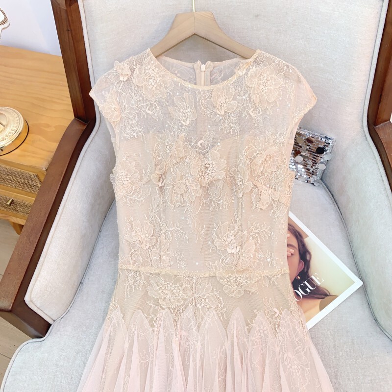 Đầm maxi trắng ren hoa nổi thắt eo không tay dáng chữ A — Váy liền màu hồng, Váy liền màu trắng