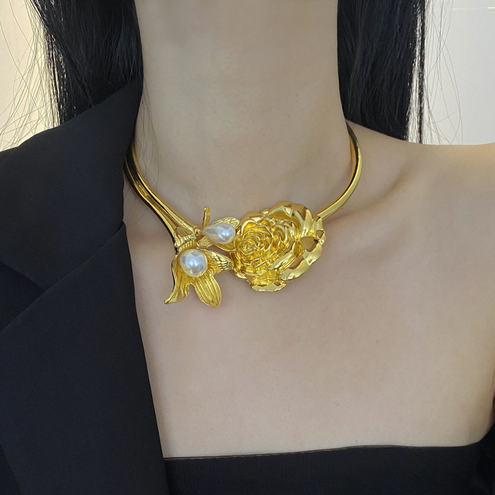 Middle Ancient Metal Vintage Golden Camellia Heavy Industry Collar Necklace Women's Three-dimensional Pearl Petal Open Clavicle Necklace