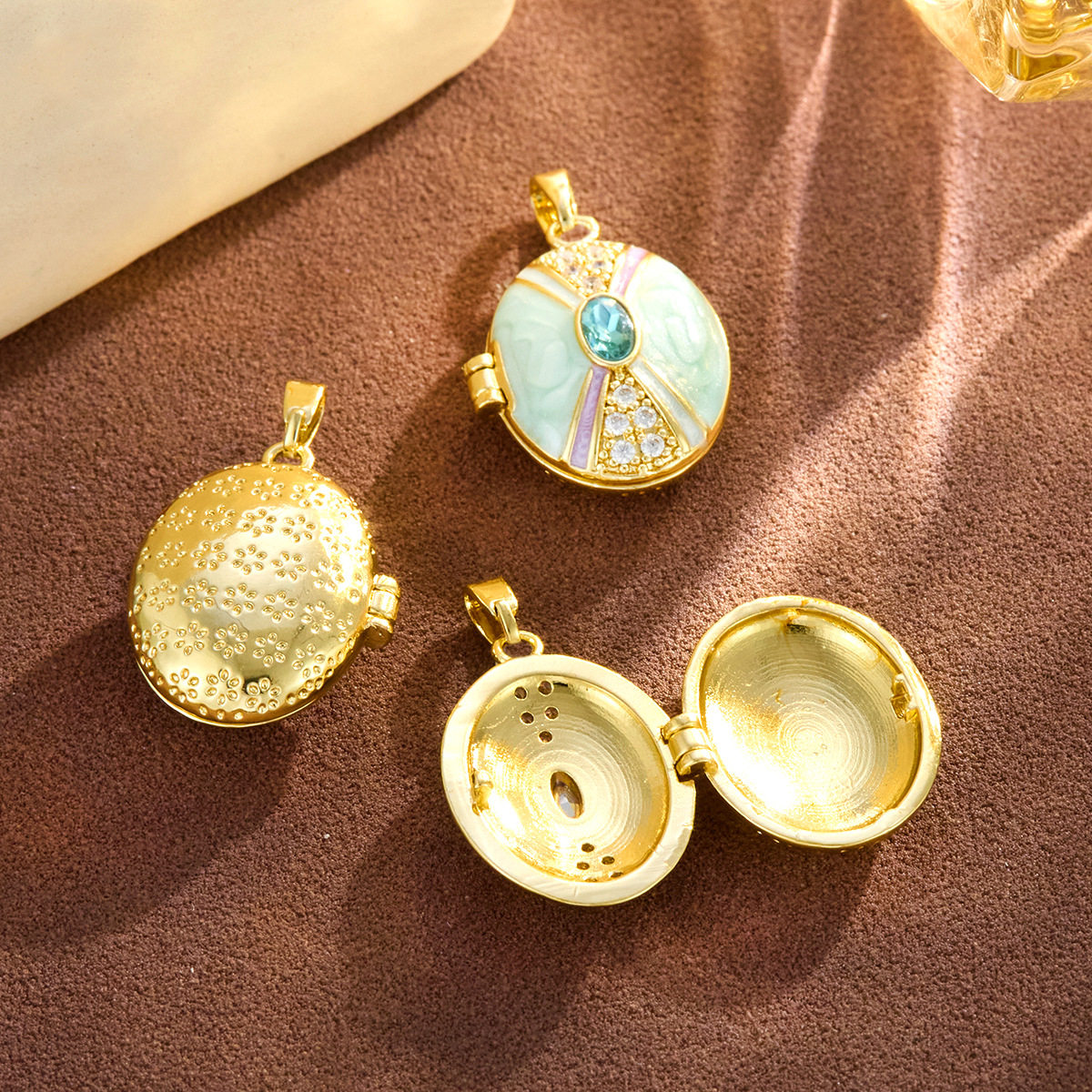 European and American Cross-Border Oil Dripping Photo Box Copper Gold-Plated Necklace Pendant Women's Niche Design High-End Creative Fashion Jewelry