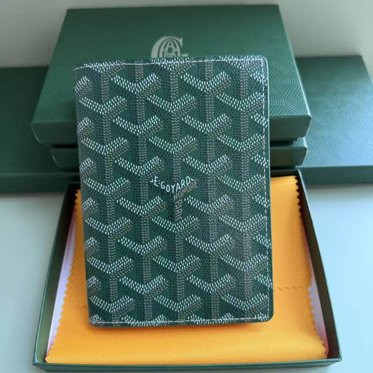 Foreign Trade Goya Passport Holder Dog-Tooth Passport Clip Multi-Card Slot Universal Folding Card Holder Foreign Trade Passport Protective Cover