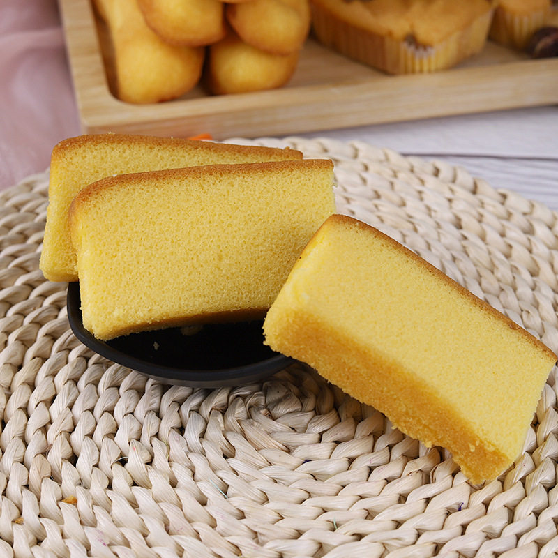 Old Northern Whale 168g Nagasaki cake banana milk flavor chicken cake grape cake leisure breakfast baking pastry