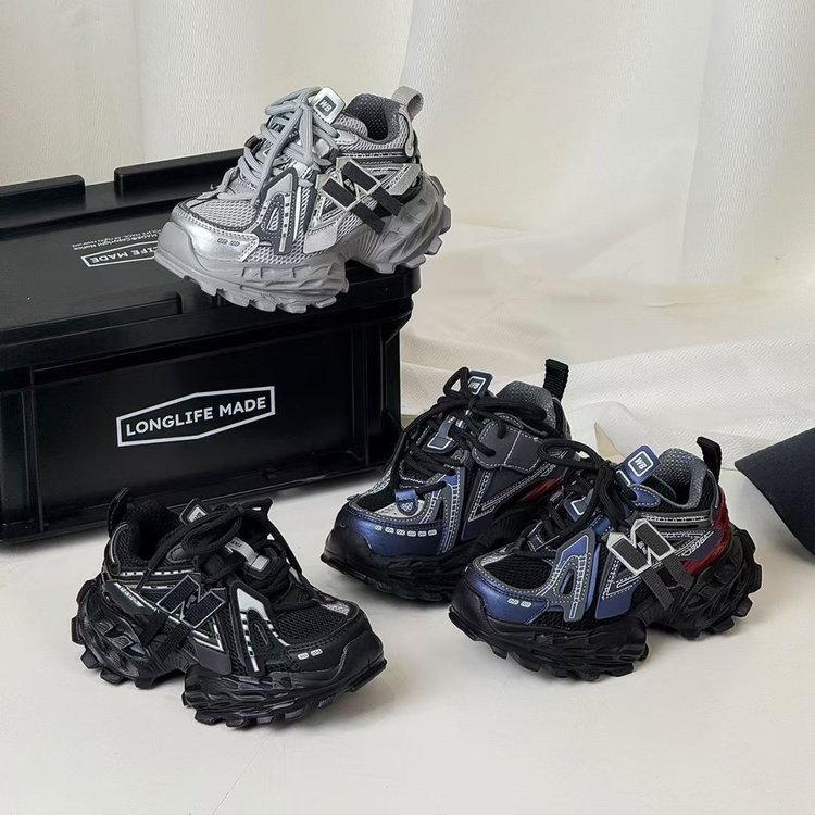 Children's Sports Shoes 2026 Autumn New Boys' Breathable Tire Sole Running Shoes Girls' Fashionable Mesh Daddy Shoes