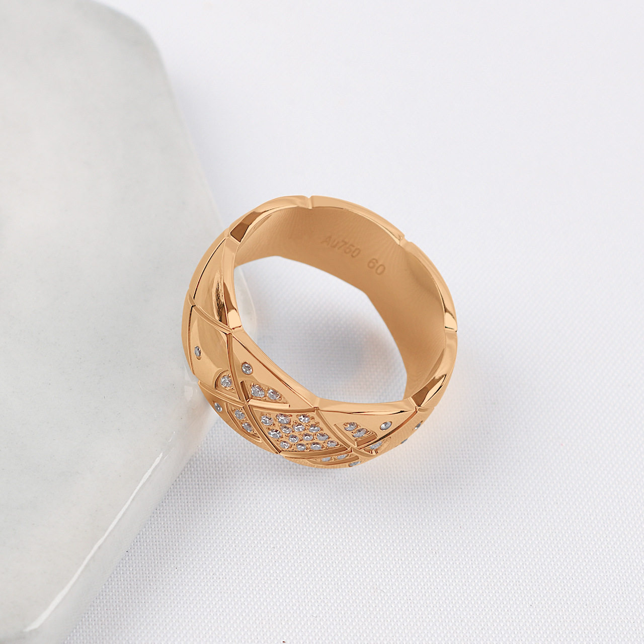 小香风菱格纹戒指镶钻18K金钛钢对戒跨境电商一手货源工厂直发