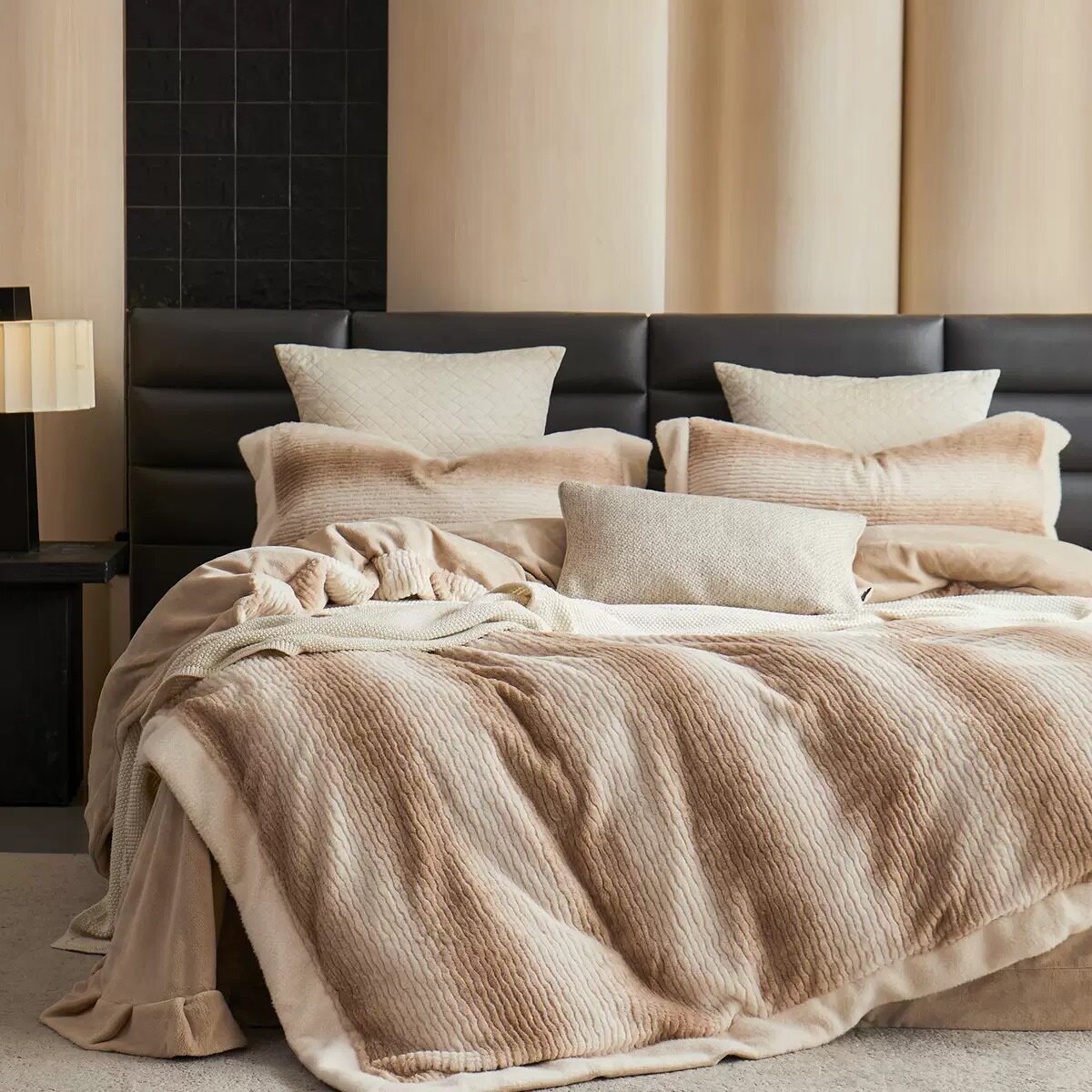 Winter Thickeneded and Warm Classy 380g Imitation Fox Velvet Milk Velvet Four-Piece Set Accessible Luxury Plush Bedding Quilt Cover