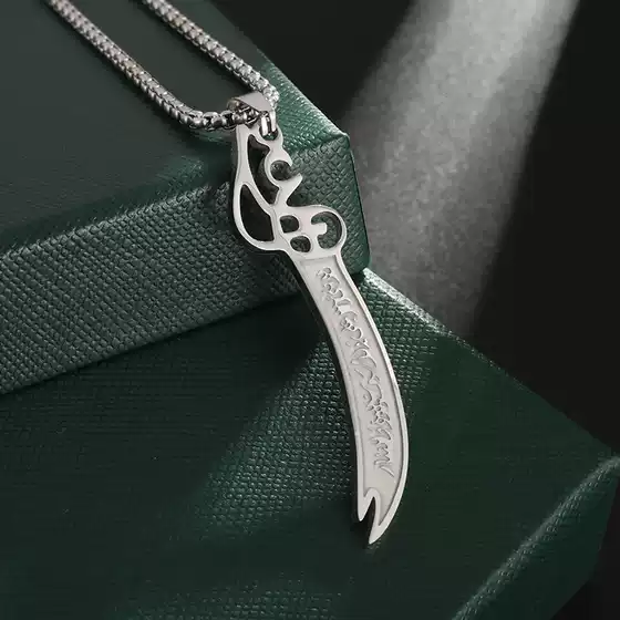 Cross-Border Popular Arabic Sickle Pendant Fashion Versatile Stainless Steel Necklace European and American Style Personalized Electroplated Jewelry Wholesale