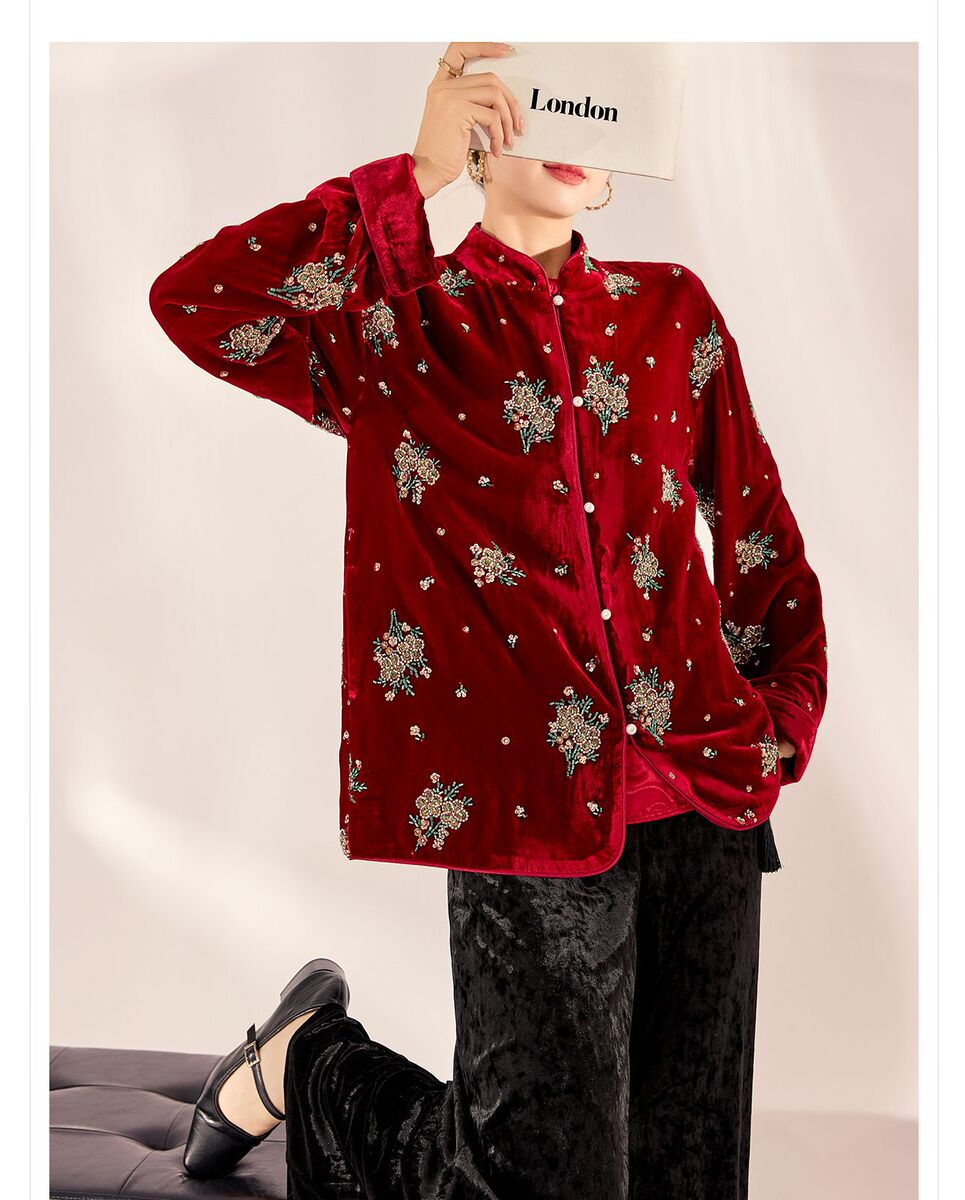 Áo sơ mi nữ lụa tơ tằm cổ đứng cài khuy kiểu cardigan thêu hoa — Dương Tây Đỏ (Giao Hàng Ngay)