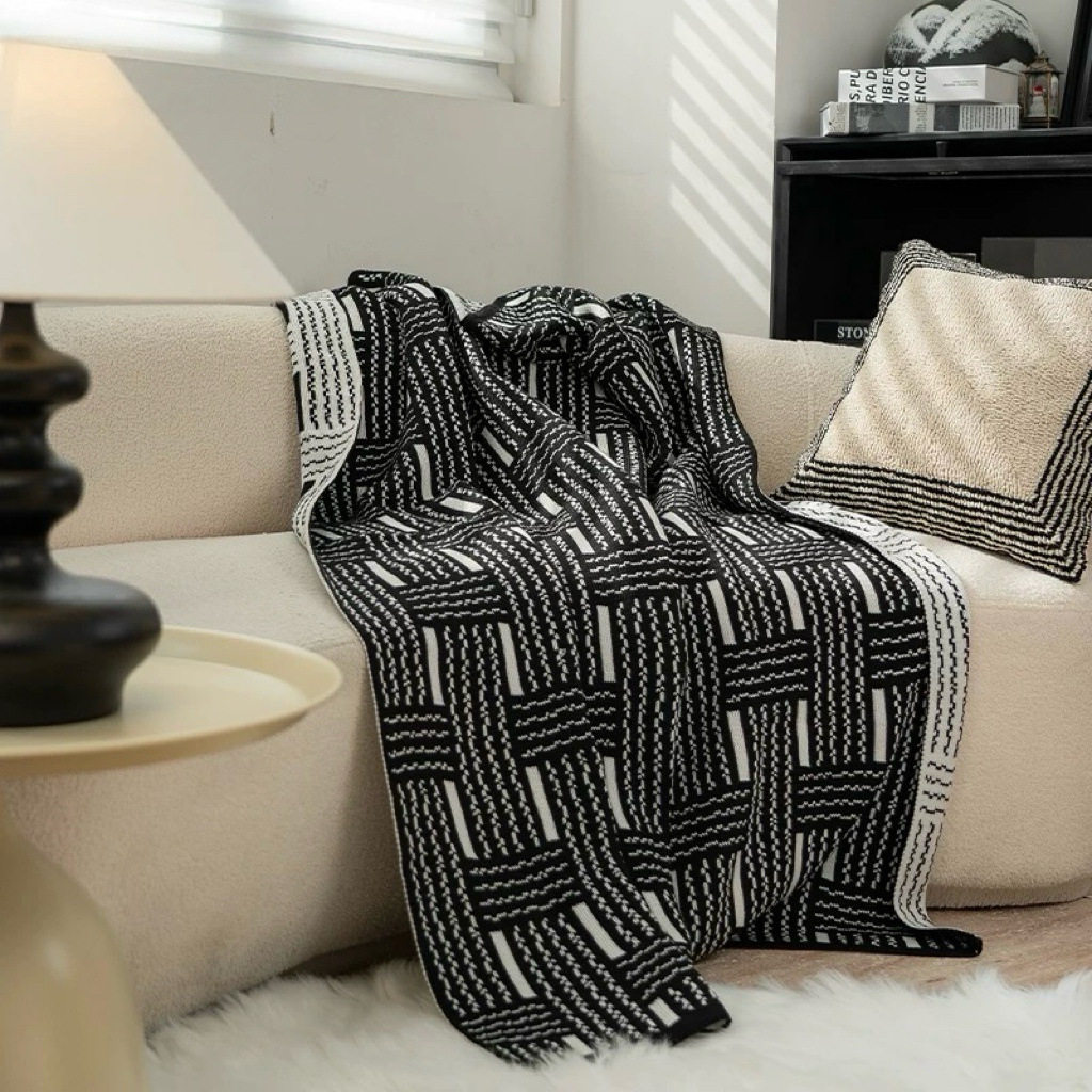 Vintage Black and White Woven High-end Sofa Blanket Office Nap Blanket Blanket Knitted Blanket Air-conditioning Quilting