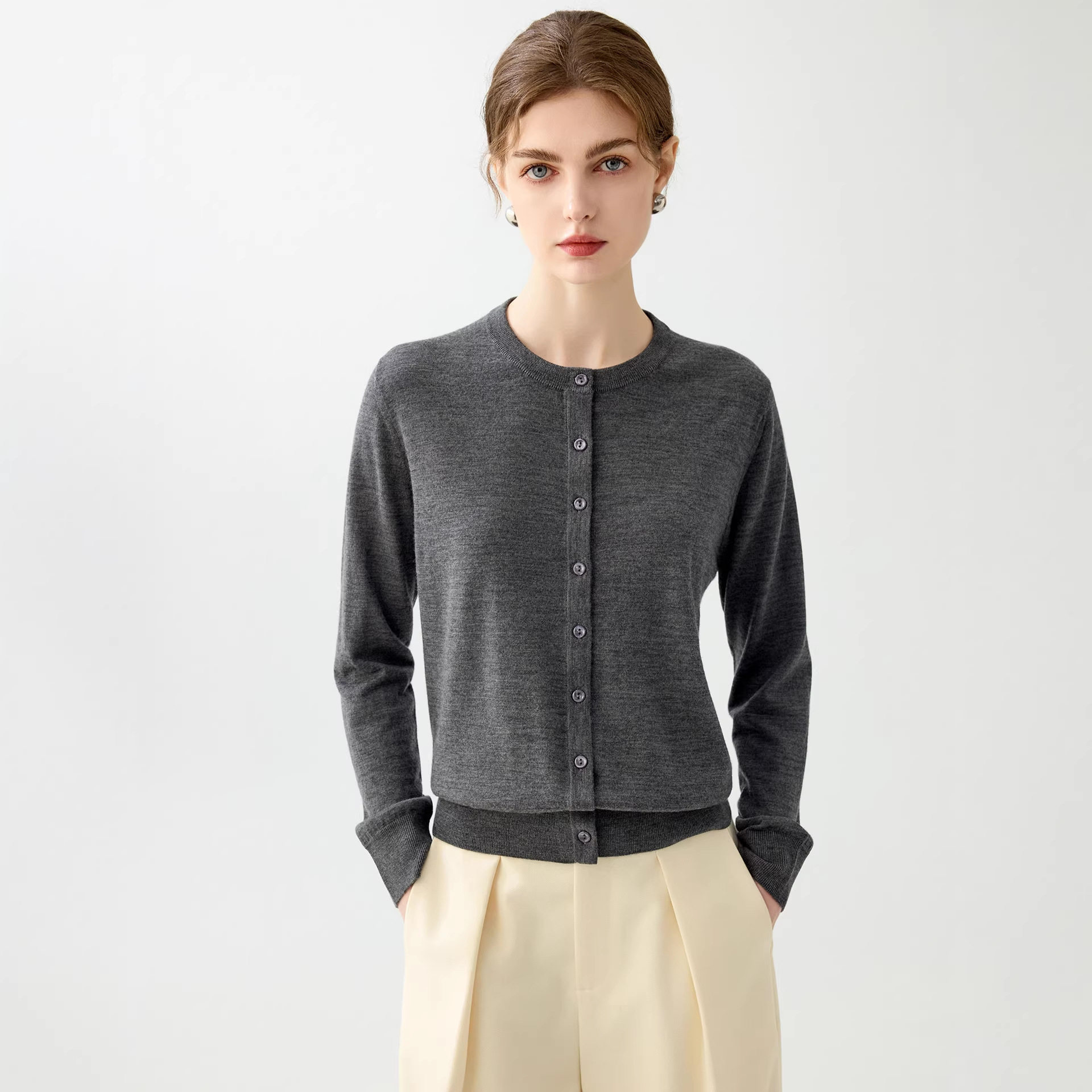 美丽诺精纺超细丝光羊毛衫女春秋薄款开衫圆领宽松外搭毛衣针织衫