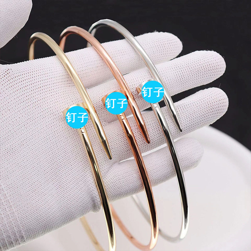 European and American Explosions Fashion Card Home Titanium Steel Collar Light Luxury High-end Sense Not to Loser Color Card Home Stainless Steel Classic Collar Women