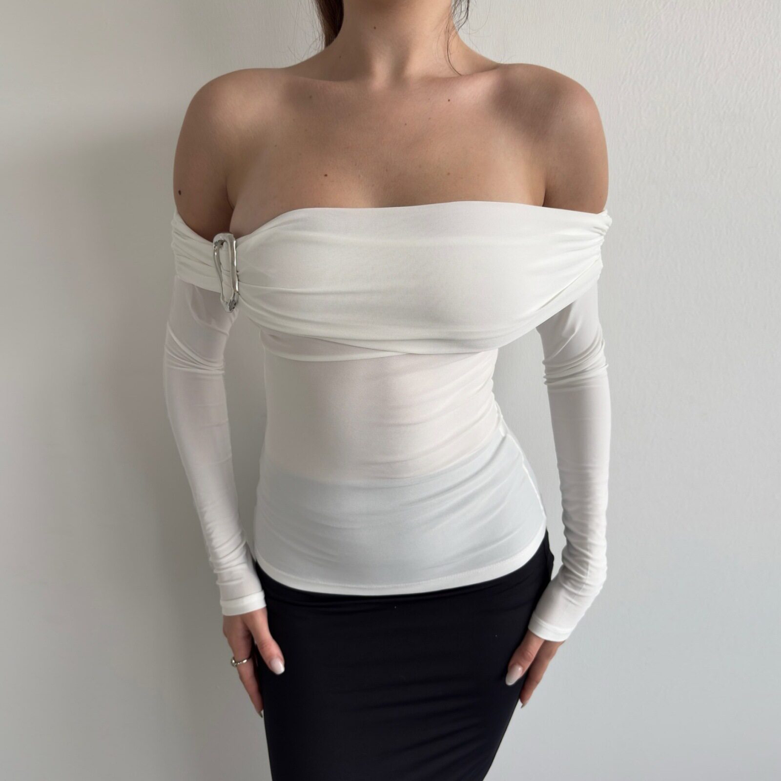Summer Womens Top Off Shoulder Slim Fit Solid Color Backless Trendy Casual Wear Wholesale Available