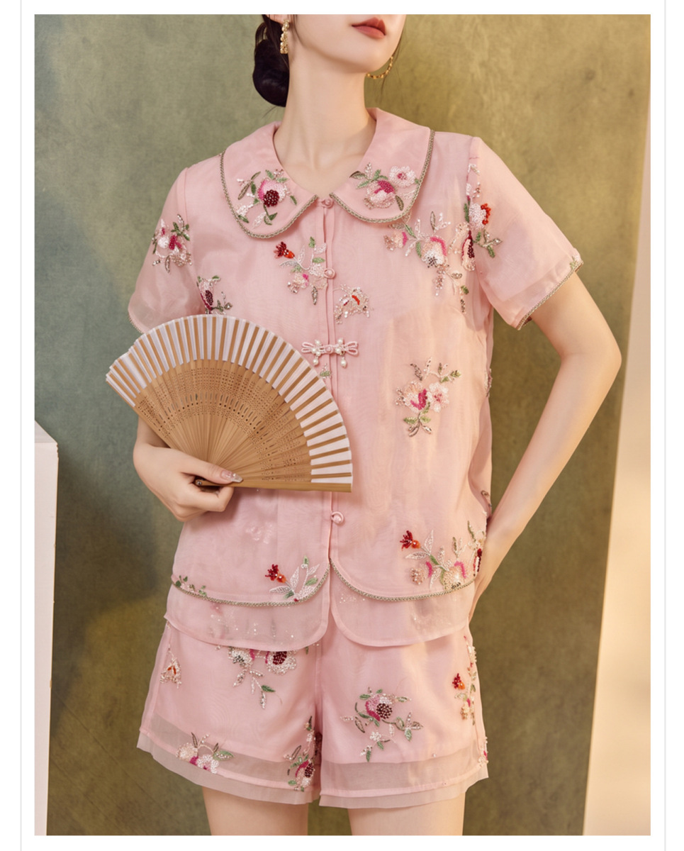 Bộ áo sơ mi không tay thêu họa tiết hoa và quần short dài, phong cách retro nghệ thuật — Quần short thêu hạt (giao hàng trong 7 ngày), Quần short thêu hạt (giao hàng trong ngày), Áo thêu hạt (giao hàng trong 7 ngày), Áo thêu hạt (giao hàng trong ngày)