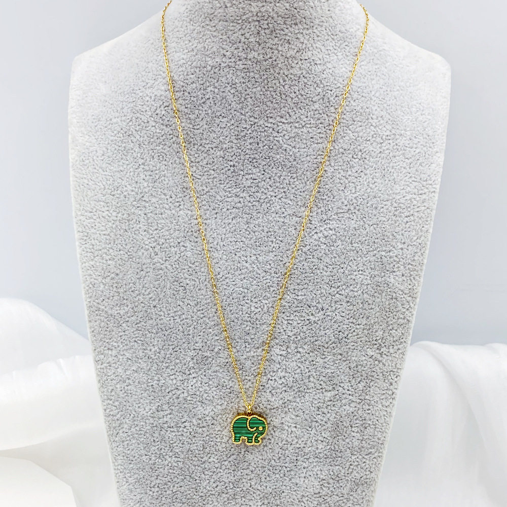 Auspicious baby elephant black and white double-sided beaded shell white fritillary necklace clavicle chain female titanium steel plated 18K gold