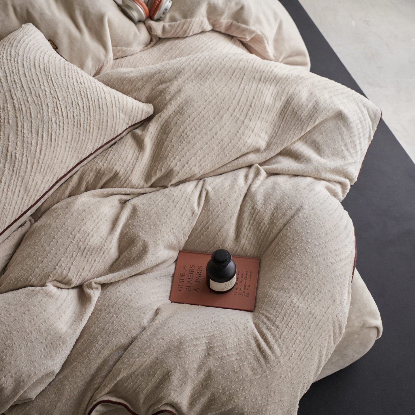 Class a Pure Color Autumn and Winter Thickeneded Carved Milk Velvet Bedding Four-Piece Set with Corded Warm Quilt Cover Double-Sided Velvet